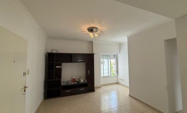 Departamento tres ambientes cochera parrilla en alquiler en Wilde Centro