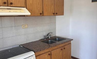 Departamento dos ambientes cochera guardacoche en alquiler en Wilde