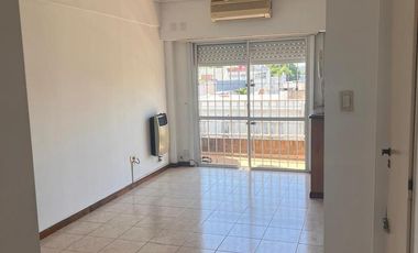 Departamento dos ambientes cochera guardacoche en alquiler en Wilde