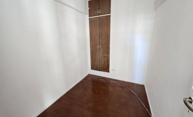 Edificio Rivarola en zona de la Isla, departamento muy amplio con palier privado