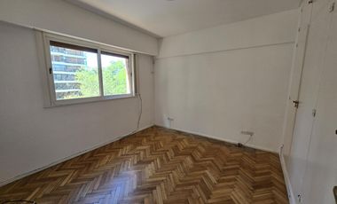 Edificio Rivarola en zona de la Isla, departamento muy amplio con palier privado