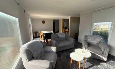 Propiedad con quincho y pileta en La Caleta, 3 ambientes