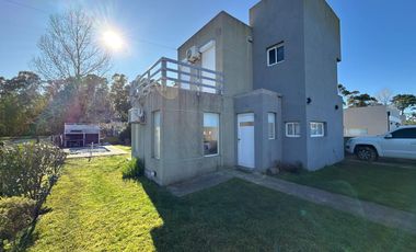 Propiedad con quincho y pileta en La Caleta, 3 ambientes