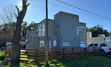 Propiedad con quincho y pileta en La Caleta, 3 ambientes