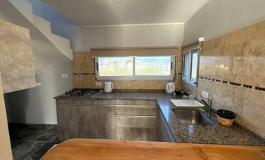 Propiedad con quincho y pileta en La Caleta, 3 ambientes