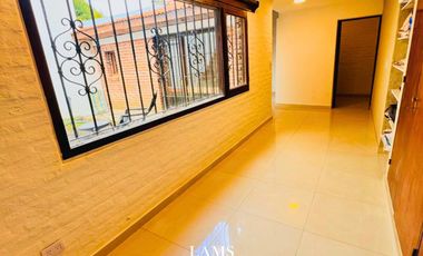 Casa - Alquiler Temporario 4 ambientes Con Cochera  - Barrio Los Troncos