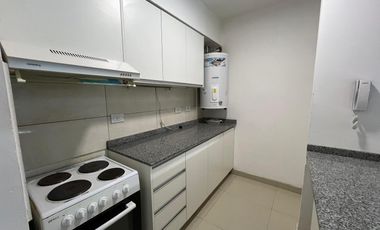 Departamento de dos ambientes con patio en Alquiler en Wilde