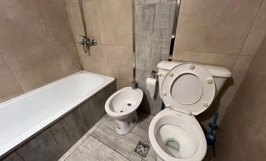 Departamento de dos ambientes con patio en Alquiler en Wilde