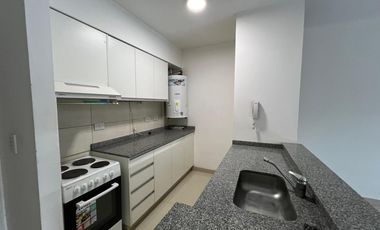 Departamento de dos ambientes con patio en Alquiler en Wilde