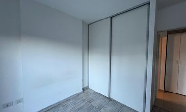 Departamento de dos ambientes con patio en Alquiler en Wilde