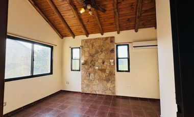 Casa Barrio Artalaz con piscina