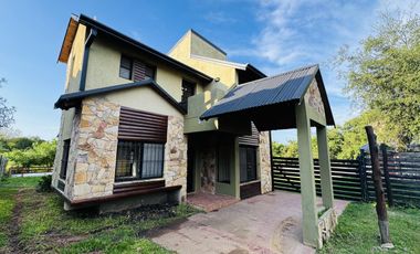 Casa Barrio Artalaz con piscina