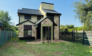 Casa Barrio Artalaz con piscina
