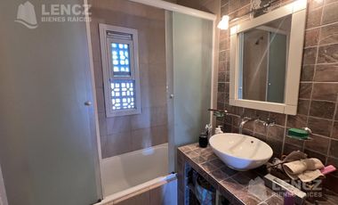 Casa en Venta 5 ambientes con jardin, pileta y cochera doble. Bernal APTO CREDITO BANCARIO