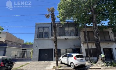 Casa en Venta 5 ambientes con jardin, pileta y cochera doble. Bernal APTO CREDITO BANCARIO