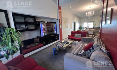 Casa en Venta 5 ambientes con jardin, pileta y cochera doble. Bernal APTO CREDITO BANCARIO