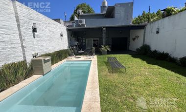 Casa en Venta 5 ambientes con jardin, pileta y cochera doble. Bernal APTO CREDITO BANCARIO