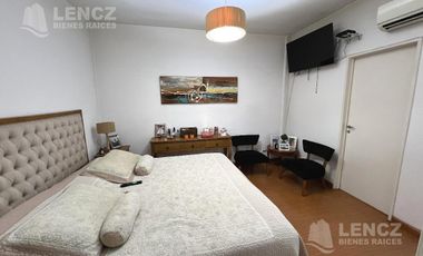 Casa en Venta 5 ambientes con jardin, pileta y cochera doble. Bernal APTO CREDITO BANCARIO