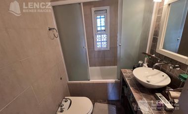 Casa en Venta 5 ambientes con jardin, pileta y cochera doble. Bernal APTO CREDITO BANCARIO