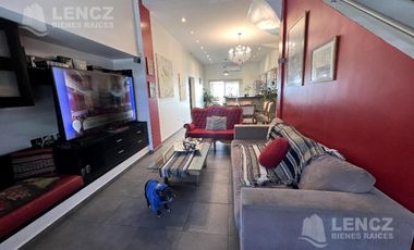 Casa en Venta 5 ambientes con jardin, pileta y cochera doble. Bernal APTO CREDITO BANCARIO