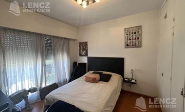 Casa en Venta 5 ambientes con jardin, pileta y cochera doble. Bernal APTO CREDITO BANCARIO