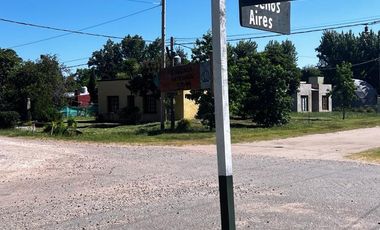 Casa en venta - 2 Dormitorios 1 Baño - 408Mts2 - Saladillo