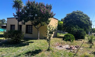 Casa en venta - 2 Dormitorios 1 Baño - 408Mts2 - Saladillo