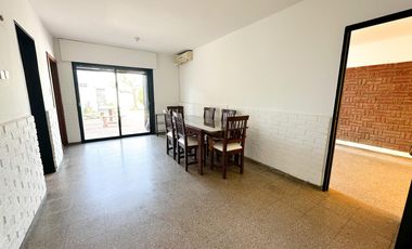 URCA - Casa esquina - 3D mas escritorio - 2B - Excelente ubicación.