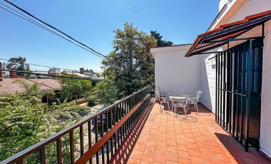 URCA - Casa esquina - 3D mas escritorio - 2B - Excelente ubicación.