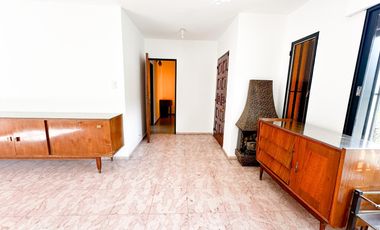 URCA - Casa esquina - 3D mas escritorio - 2B - Excelente ubicación.