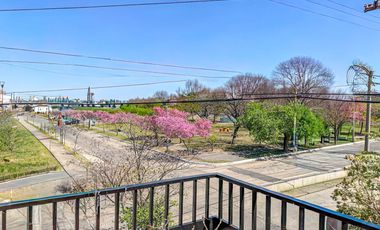 URCA - Casa esquina - 3D mas escritorio - 2B - Excelente ubicación.