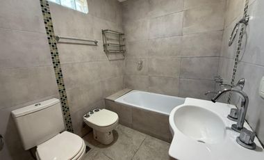 Av. Rosales 800. Departamento 2 amb con Cochera.