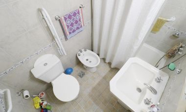 VENTA CASA 8 AMBIENTES EN FLORESTA - LOTE PROPIO - DOS PLANTAS - LOCAL COMERCIAL - PERMUTA