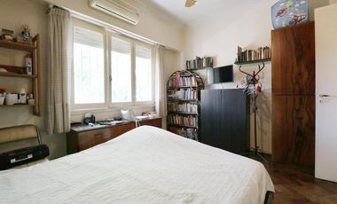 VENTA CASA 8 AMBIENTES EN FLORESTA - LOTE PROPIO - DOS PLANTAS - LOCAL COMERCIAL - PERMUTA