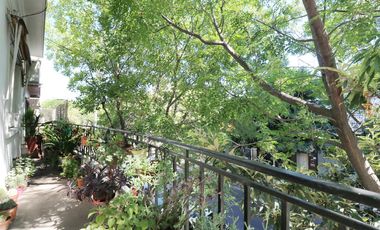 VENTA CASA 8 AMBIENTES EN FLORESTA - LOTE PROPIO - DOS PLANTAS - LOCAL COMERCIAL - PERMUTA