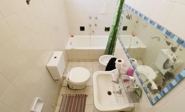 VENTA CASA 8 AMBIENTES EN FLORESTA - LOTE PROPIO - DOS PLANTAS - LOCAL COMERCIAL - PERMUTA