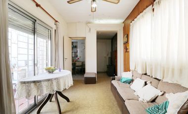 VENTA CASA 8 AMBIENTES EN FLORESTA - LOTE PROPIO - DOS PLANTAS - LOCAL COMERCIAL - PERMUTA