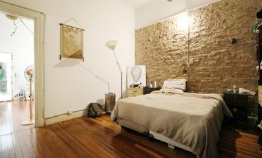 VENTA CASA 8 AMBIENTES EN FLORESTA - LOTE PROPIO - DOS PLANTAS - LOCAL COMERCIAL - PERMUTA