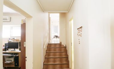 VENTA CASA 8 AMBIENTES EN FLORESTA - LOTE PROPIO - DOS PLANTAS - LOCAL COMERCIAL - PERMUTA