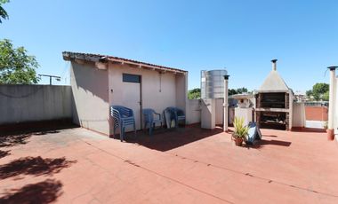 VENTA CASA 8 AMBIENTES EN FLORESTA - LOTE PROPIO - DOS PLANTAS - LOCAL COMERCIAL - PERMUTA