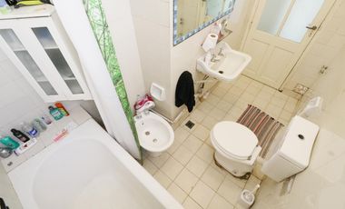 VENTA CASA 8 AMBIENTES EN FLORESTA - LOTE PROPIO - DOS PLANTAS - LOCAL COMERCIAL - PERMUTA