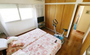 VENTA CASA 8 AMBIENTES EN FLORESTA - LOTE PROPIO - DOS PLANTAS - LOCAL COMERCIAL - PERMUTA