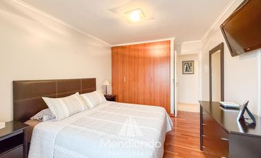 Depto 3 amb. al frente con balcón. Cochera cub. y baulera en Zona Centro