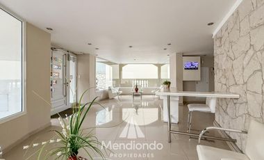 Depto 3 amb. al frente con balcón. Cochera cub. y baulera en Zona Centro