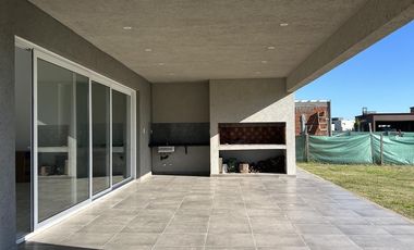 Casa en alquiler - Barrio San Simón, Canning