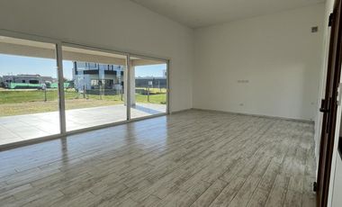 Casa en alquiler - Barrio San Simón, Canning