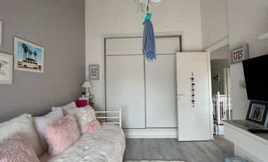 Amplia casa seis ambientes jardin y terraza a la venta en Wilde