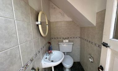 Amplia casa seis ambientes jardin y terraza a la venta en Wilde