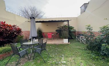 Amplia casa seis ambientes jardin y terraza a la venta en Wilde