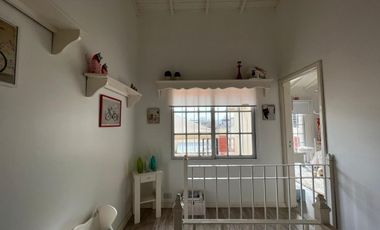 Amplia casa seis ambientes jardin y terraza a la venta en Wilde